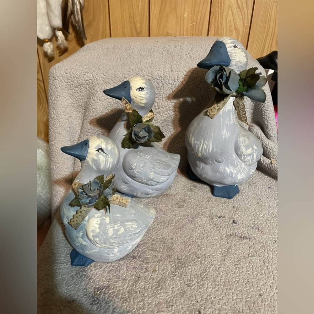 Charming Gray Goose Figurines Set
